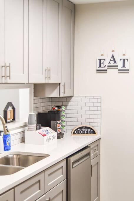 Serene Condo W/ Led Lights In Heart Of Raleigh Exterior foto